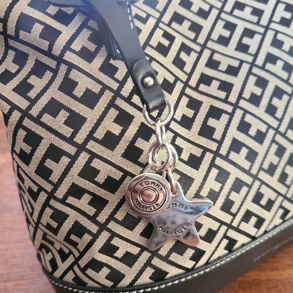 Tommy Hilfiger Gray Logo Bag - Picture 4 of 7